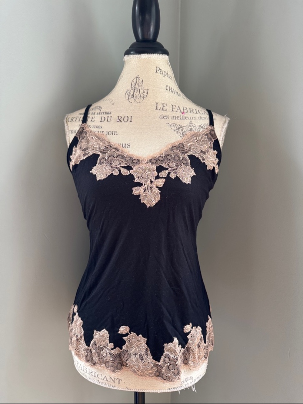 Natori Enchant black camisole trimmed beige lace Size M